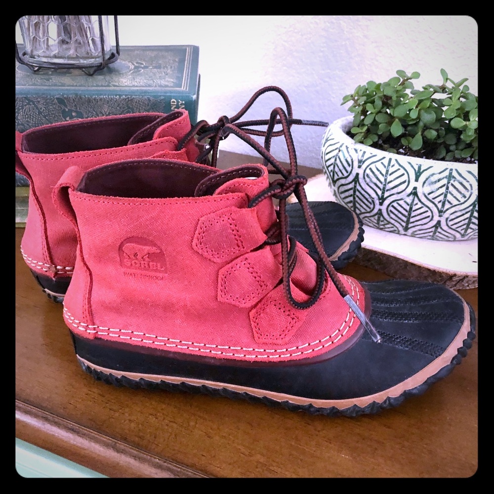 Sorel red waterproof canvas booties size 6